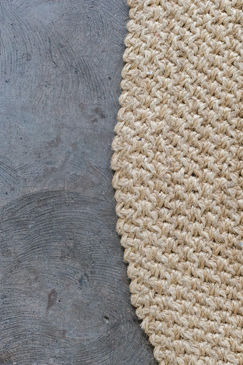 A low profile sisal runner